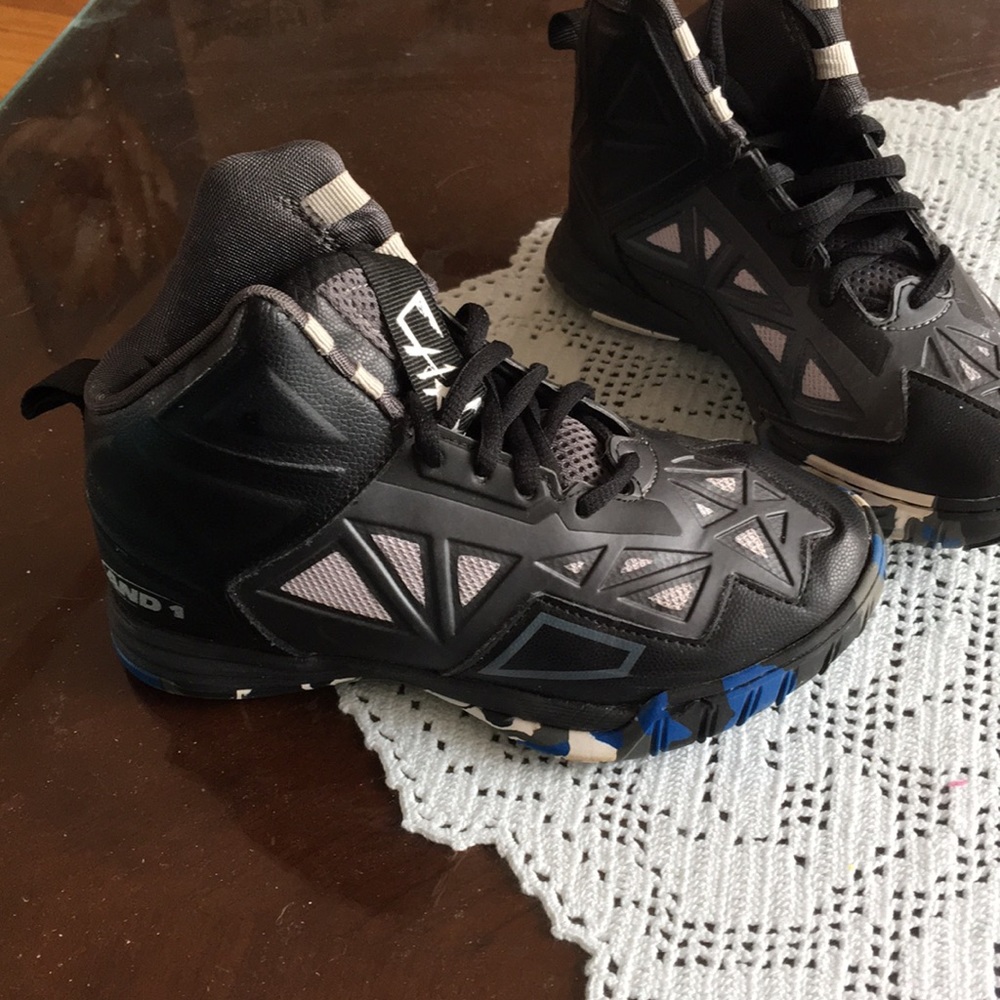 Boys sneakers